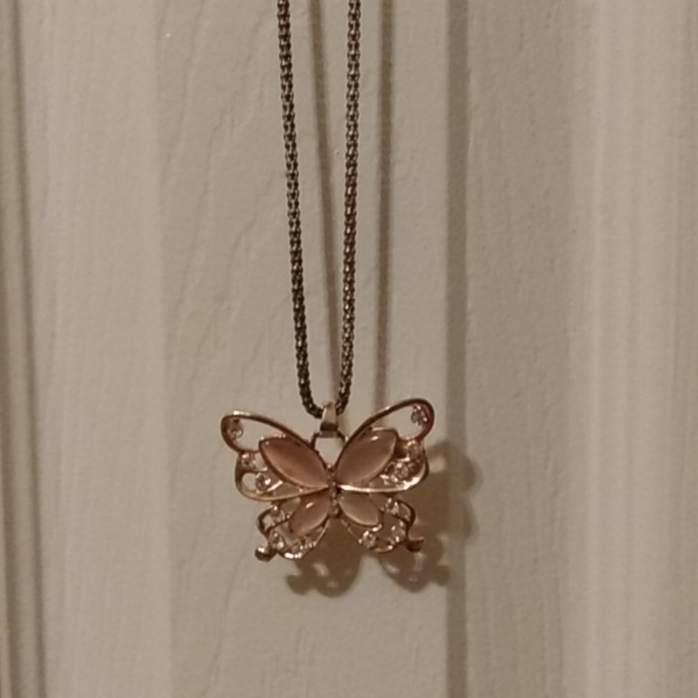 Beautiful rose gold 🦋 butterfly necklace!